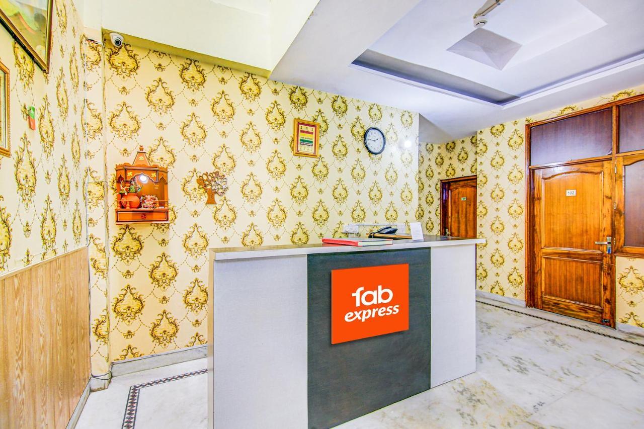 فندق Fabexpress Royal Ashray نويدا المظهر الخارجي الصورة